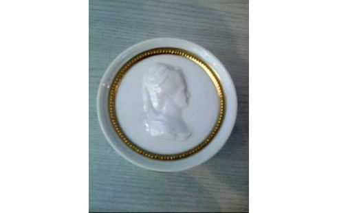 MEDAILLON-DOSE PORZELL. <FÜRSTENBERG>