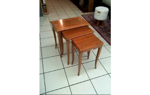 SATZTISCHE 3ER-SET HOLZ GESCHWUNGEN