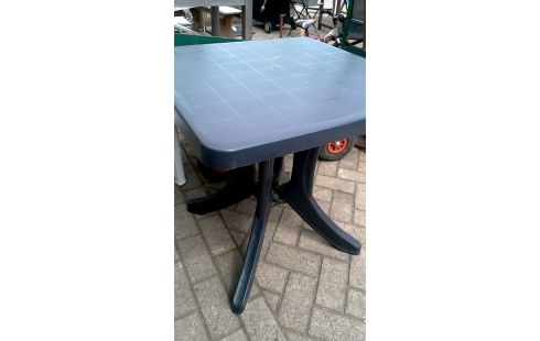TABLE DE JARDIN CARRE NOIRE PVC