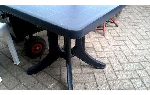 TABLE DE JARDIN CARRE NOIRE PVC