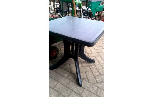 TABLE DE JARDIN CARRE NOIRE PVC