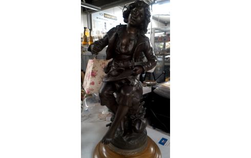 STATUE JUNGE MET, , GEIGE