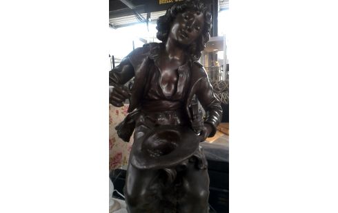 STATUE JUNGE MET, , GEIGE