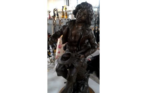 STATUE JUNGE MET, , GEIGE