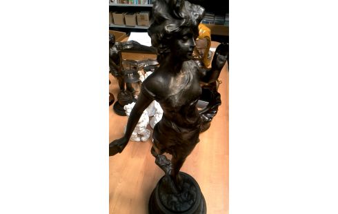 ESTATUA MUJER ANTIGUO