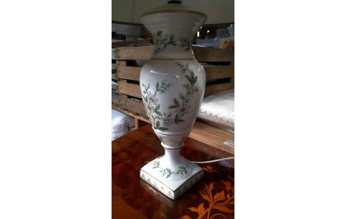 TAFELLAMP LIMOGES WIT PORSELEIN BLOEMEN