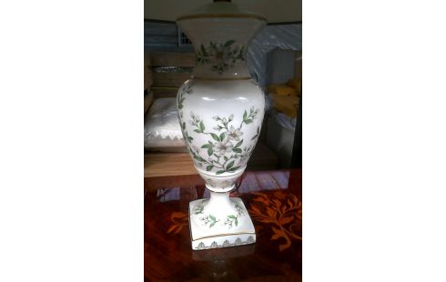 TAFELLAMP LIMOGES WIT PORSELEIN BLOEMEN