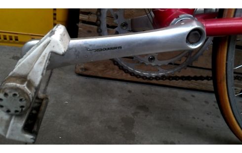 RENNRAD ROT NATURFARBEN IM VINTAGE-STIL