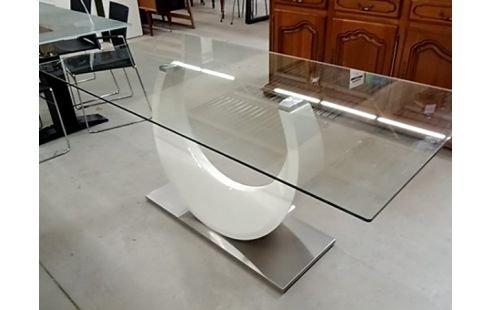 TABLE PIEDS BLANC DESSUS VERRE