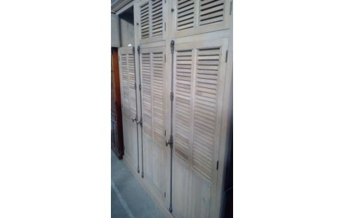 KLEERKAST KOLONIAAL HOUT/GROOT