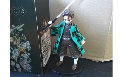 FIGURINE DEMON SLAYER TANJIRO (AVEC BOITE)
