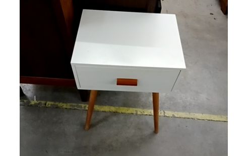 PETIT CHEVET BLANC PIEDS MARRON