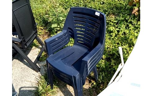 CHAISE DE JARDIN BLEUE EMPILABLE LOT 4