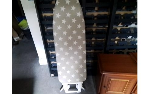 TABLE A REPASSER MOTIF ETOILE