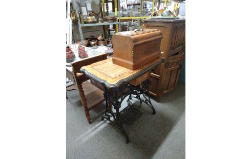 MACHINE A COUDRE ANCIENNE
