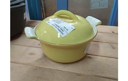 CASSEROLE EN FONTE JAUNE