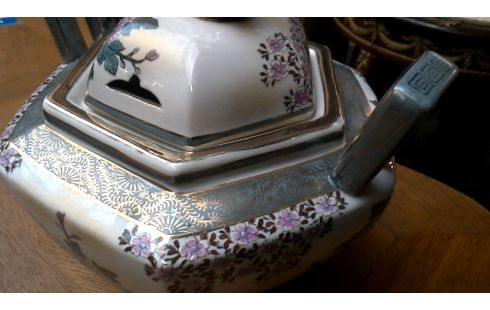 VASE COUVERT CHINOIS HEXAGONAL