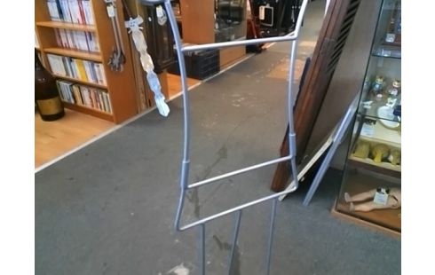 PORTANT VETEMENTS METAL