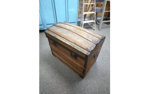 MALLE ANCIENNE BOMBEE