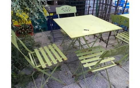 TABLE DE JARDIN METAL VERT AVEC 3 CHAISES PLIANTES