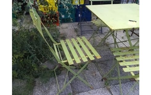 TABLE DE JARDIN METAL VERT AVEC 3 CHAISES PLIANTES