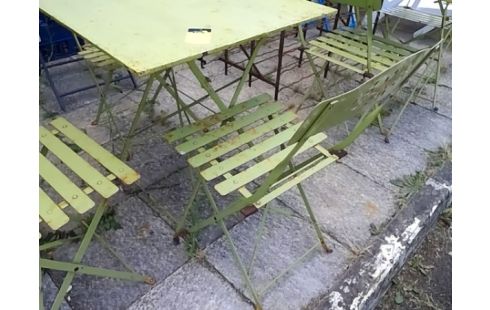 TABLE DE JARDIN METAL VERT AVEC 3 CHAISES PLIANTES