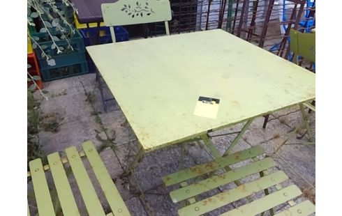 TABLE DE JARDIN METAL VERT AVEC 3 CHAISES PLIANTES