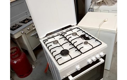 CUISINIERE GAZ beko sous garantie+injecteur