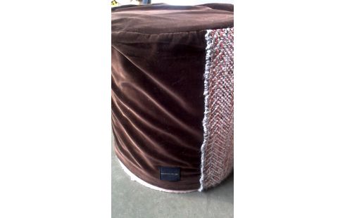 PUF REDONDO PARDO TERCIOPELO