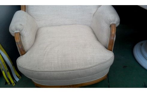 SILLÓN DE CUERO CLUB NOGAL TEJIDO CRUDO