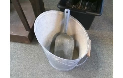 SEAU A CHARBON INOX AVEC PELLE