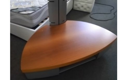 MEUBLE TV SUR ROULETTES