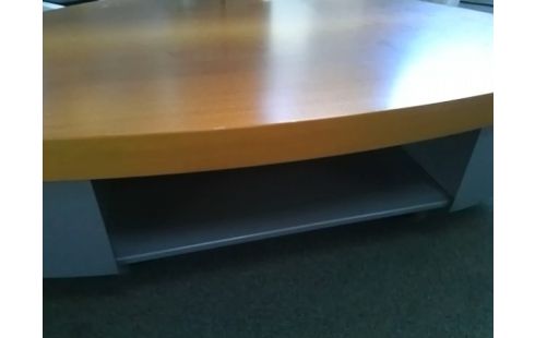 MEUBLE TV SUR ROULETTES