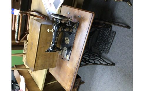 MACHINE A COUDRE PFAFF