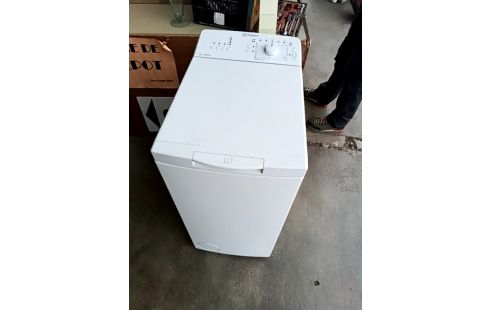 MACHINE A LAVER INDESIT