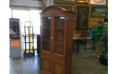 VITRINE 4 PORTES 1 TIROIR CHAPEAU DE GENDARME