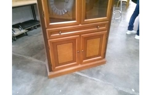 VITRINE 4 PORTES 1 TIROIR CHAPEAU DE GENDARME