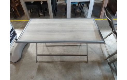 TABLE EXTERIEUR PLIABLE EN L'ETAT
