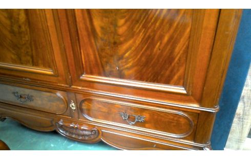 ROPERO VETA DE CAOBA ESTILO LUIS XV 2 PUERTAS / 2 CAJONES