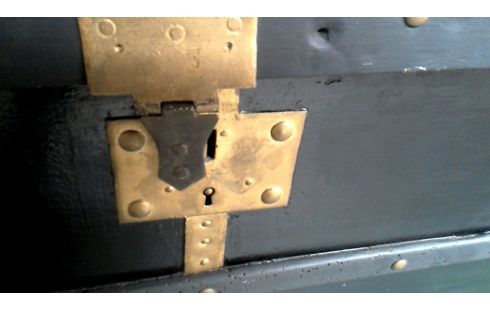 KISTE ANTIK SCHWARZ, , HOLZ EISEN VERGOLDET