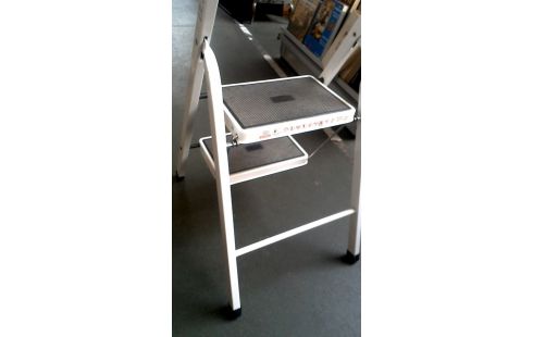 TRAPLADDER WIT 2 TREDEN TOMADO