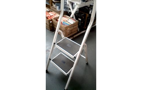 TRAPLADDER WIT 2 TREDEN TOMADO