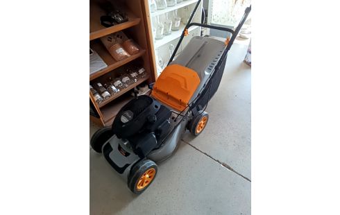 TONDEUSE THERMIQUE AUTO TRACTEE / SP 95 /DOC RSV