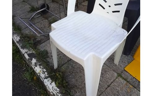 CHAISE PLASTIQUE BLANCHE