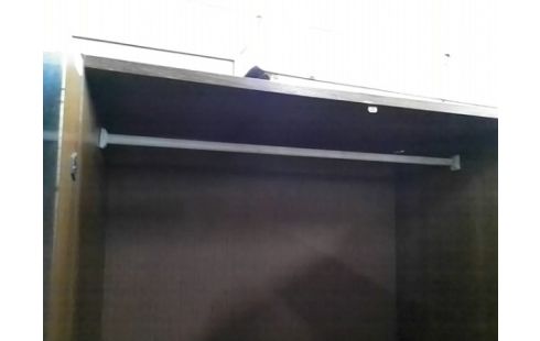 ARMOIRE 4P AVEC PENDERIE DOUBLE (QLQS RAYURES)