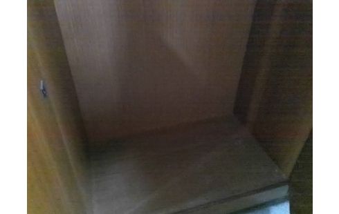 ARMOIRE 4P AVEC PENDERIE DOUBLE (QLQS RAYURES)