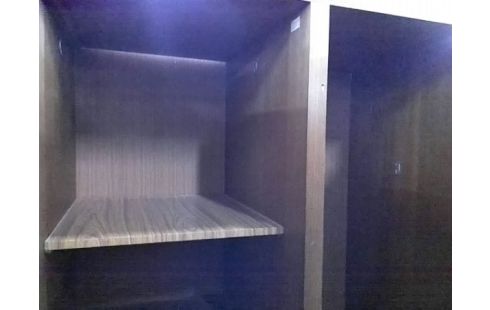 ARMOIRE 4P AVEC PENDERIE DOUBLE (QLQS RAYURES)