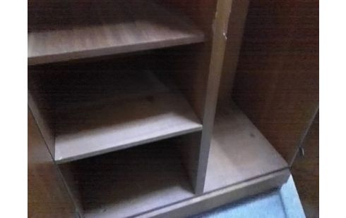 ARMOIRE 4P AVEC PENDERIE DOUBLE (QLQS RAYURES)