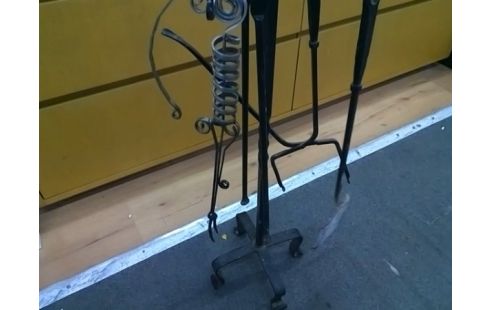 SERVITEUR DE CHEMINEE .