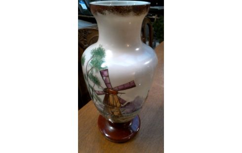 VASE OPALINE